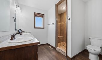 814 Curt Felt Dr, Alexandria, MN 56308