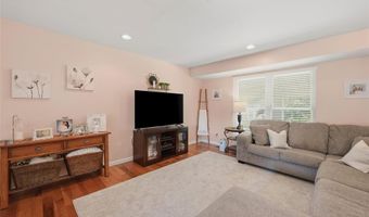 254 Village Mead Dr, Ballwin, MO 63021