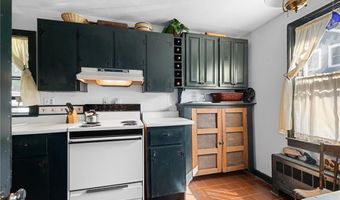 23 Willow St, Newport, RI 02840