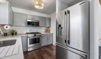 56 Marlin Ct, Bayville, NJ 08721