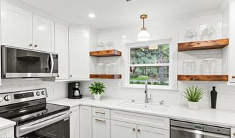 10 Chesterfield Lake Dr, Beaufort, SC 29906