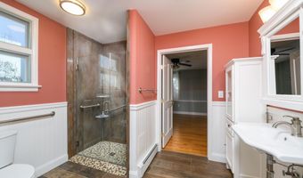 4 Hillside Rd, Atlantic Highlands, NJ 07716