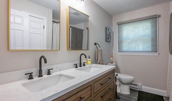 18 Dream Lake Dr, Amherst, NH 03031