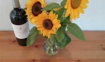 97 Center Ave, Middletown, RI 02842