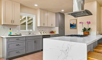 679 Kihapai St D, Kailua, HI 96734