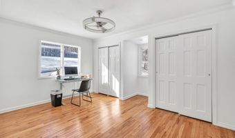 17 Stage Rd, Brookfield, CT 06804