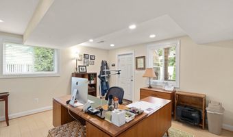 6501 STONEHAM Rd, Bethesda, MD 20817