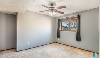 808 N Quartz Ave, Brandon, SD 57005