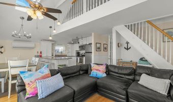 45 Crescent Rd, Middletown, RI 02842