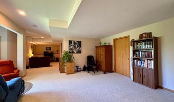 6701 Three Lakes Pkwy, Des Moines, IA 50320