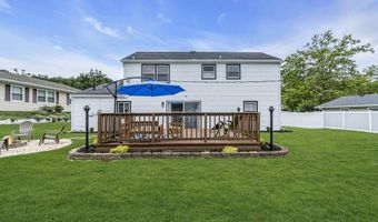 15 Inglewood Ln, Aberdeen, NJ 07747