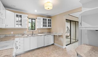 652 LAKE VILLAS Dr D, Altamonte Springs, FL 32701