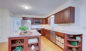 31 Edgewater Rd, Narragansett, RI 02882