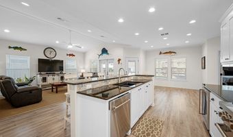 702 S BAY St, Aransas Pass, TX 78336