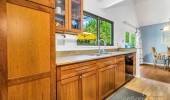 5 Fairway Dr, Arden, NC 28704