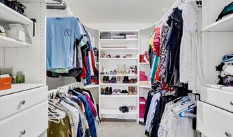 65 ANGELA Ln, York, PA 17402
