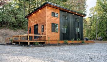 576 Pine Grove Rd, Beattyville, KY 41311