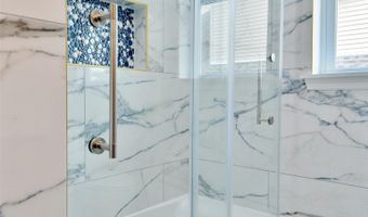 92 W 6TH St, Bayonne, NJ 07002