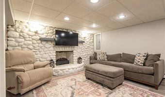 14 Wenscott Ln, North Providence, RI 02904