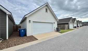 822 NE Heights Ln, Bentonville, AR 72712