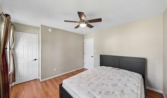 800 Eaglebrooke Dr, Ballwin, MO 63021