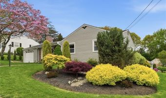 13 Garden Dr, Lincoln, RI 02865