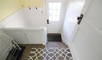 22 Bateman Ave, Newport, RI 02840