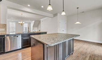 10 Putnam Ln 10, Danbury, CT 06810