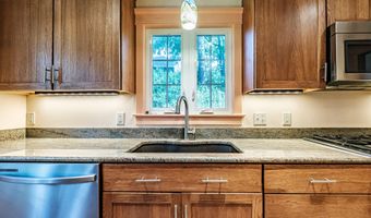 4 Pineway Dr, Auburn, ME 04210