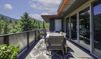 753 Wrights Creek Dr, Ashland, OR 97520