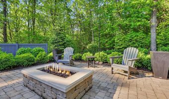 547 Roundtree Dr NE, Ada, MI 49301