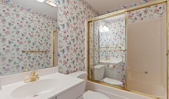 830 Richlyn Dr, Adrian, MI 49221