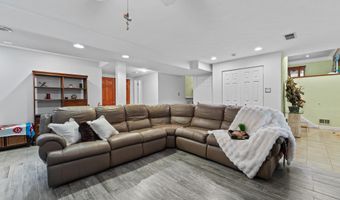 6816 SHRINE Ct, Annandale, VA 22003