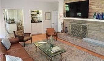 220 Lake Shore Dr, Alma, GA 31510
