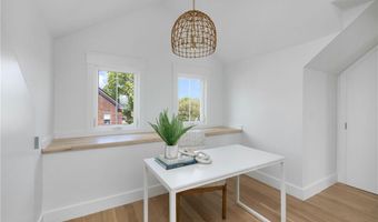 104 Second St, Newport, RI 02840