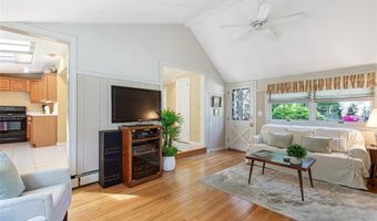 1 Joann Dr, Barrington, RI 02806