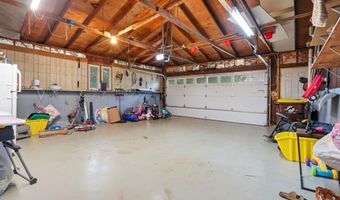 2324 Briarwood Dr, Asbury, IA 52002