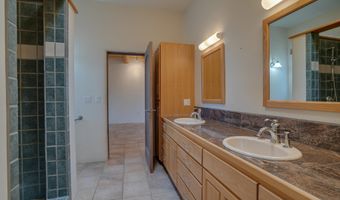 135 Los Rios Rd, Arroyo Hondo, NM 87513