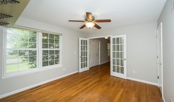 693 Woodrun Ct, Ballwin, MO 63021