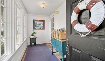 376 Main St 4, Amesbury, MA 01913
