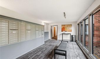 4 Pine Tree Dr 223, Arden Hills, MN 55112