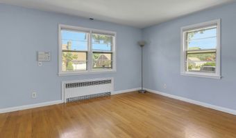 371 Northfield Dr, Bridgeport, CT 06606
