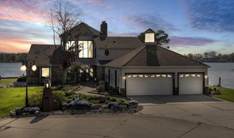 523 Lathrop Ave, Algonac, MI 48001