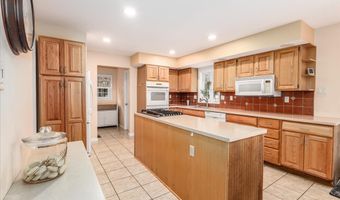 32 Country Way, Bethel, CT 06801