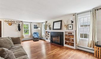 61 Harlem St, East Providence, RI 02916