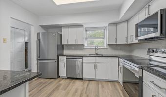 104 HAMPSTEAD Dr, Ambler, PA 19002