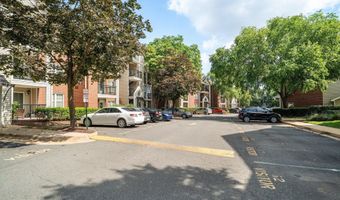 3315 WYNDHAM Cir 2221, Alexandria, VA 22302
