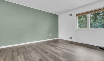 41 Deck St, Barnegat, NJ 08005