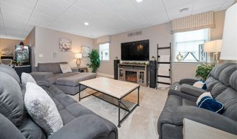 33 WATERTON Dr, Bear, DE 19701