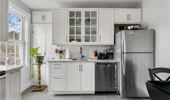 8 Franklin St 3, Newport, RI 02840